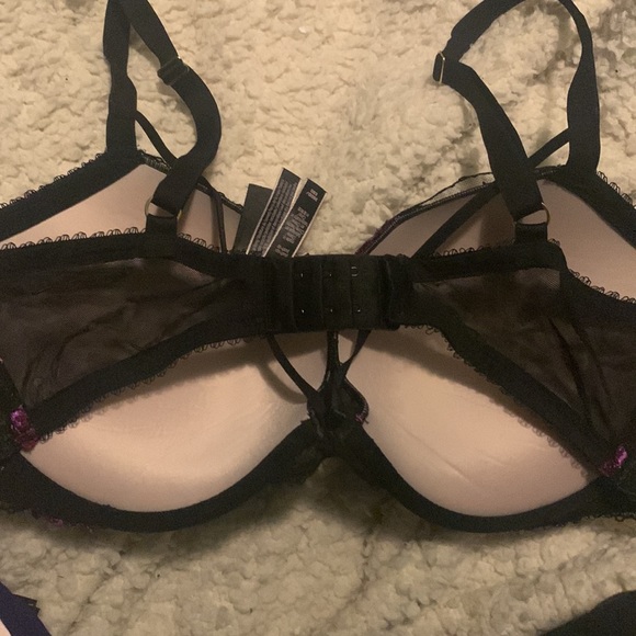 Intimate Floral Bra with V Straps for Accentuation - Picture 2 of 5